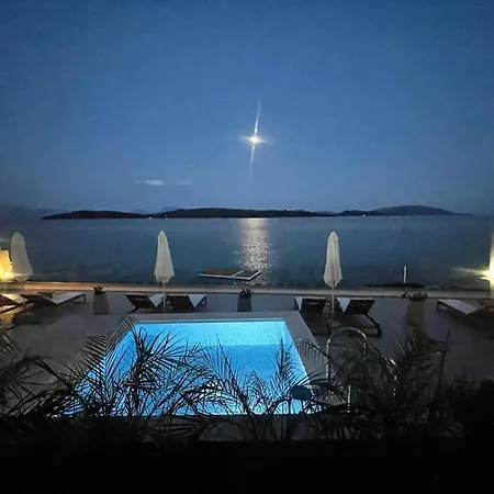 Greek House Complex A3 아파트 니드리
